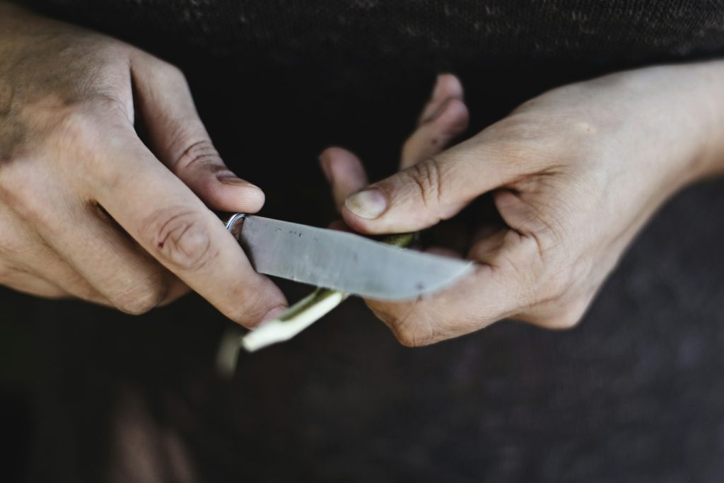 Proper care for a hunting knife – cleaning, sharpening, and storing